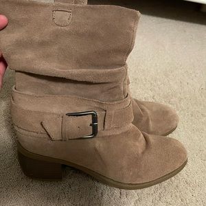 Gently worn boots great for the fall